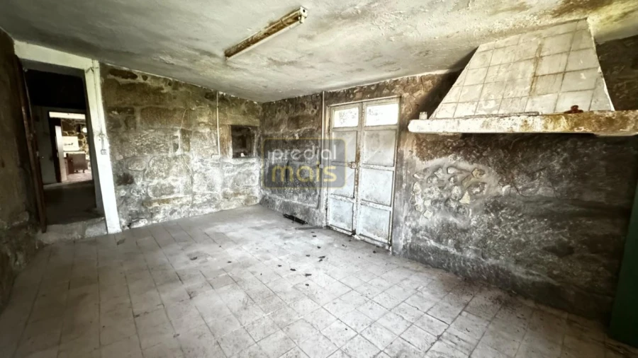 Moradia T6 para Venda em Landim Foto 21