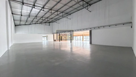 Armazém para Arrendamento em Santo Tirso, Couto (Santa Cristina e São Miguel) e Burgães