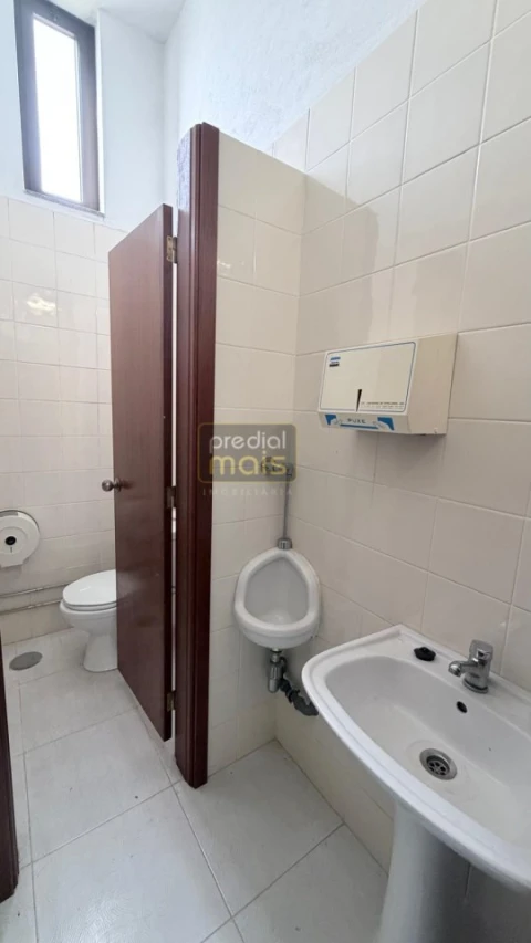 Armazém para Arrendamento em Santo Tirso, Couto (Santa Cristina e São Miguel) e Burgães