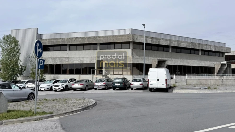 Armazém para Arrendamento em Santo Tirso, Couto (Santa Cristina e São Miguel) e Burgães