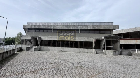 Armazém para Arrendamento em Santo Tirso, Couto (Santa Cristina e São Miguel) e Burgães