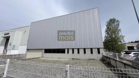 Armazém para Arrendamento em Santo Tirso, Couto (Santa Cristina e São Miguel) e Burgães