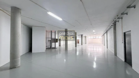 Armazém para Arrendamento em Santo Tirso, Couto (Santa Cristina e São Miguel) e Burgães