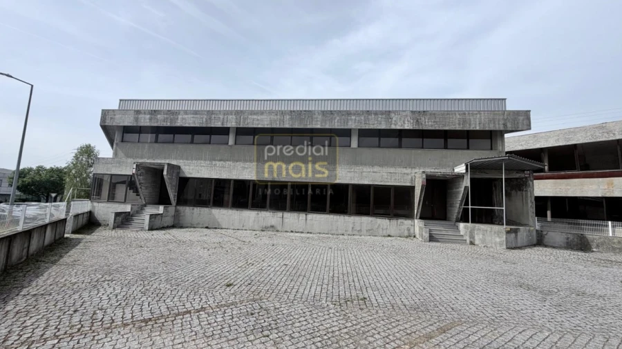Armazém para Arrendamento em Santo Tirso, Couto (Santa Cristina e São Miguel) e Burgães