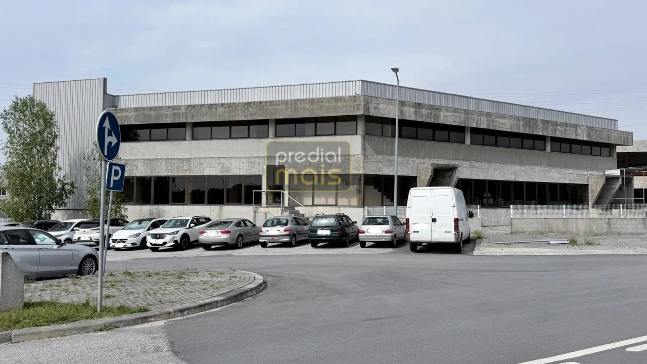 Armazém para Arrendamento em Santo Tirso, Couto (Santa Cristina e São Miguel) e Burgães Foto 2