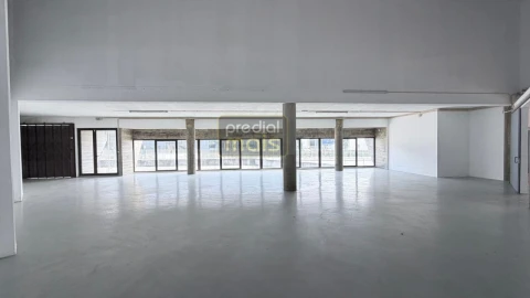 Armazém para Arrendamento em Santo Tirso, Couto (Santa Cristina e São Miguel) e Burgães
