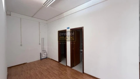 Armazém para Arrendamento em Santo Tirso, Couto (Santa Cristina e São Miguel) e Burgães