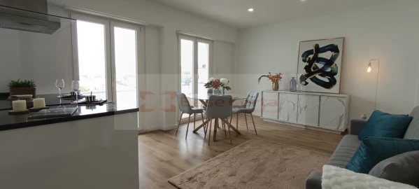 Apartamento T3 para Venda em Benfica