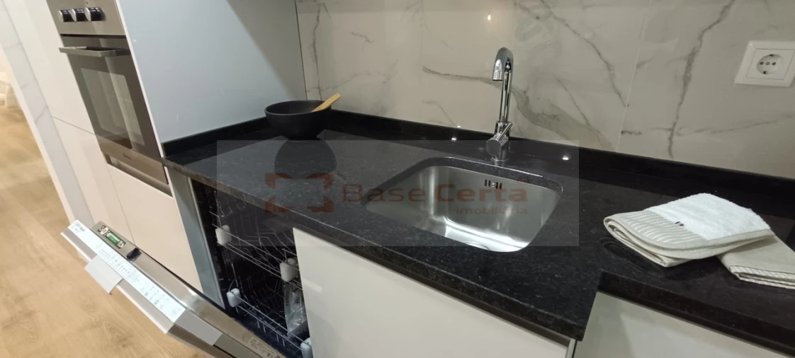 Apartamento T3 para Venda em Benfica Foto 3