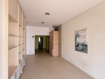 Loja para Venda em Lagos (São Sebastião e Santa Maria)