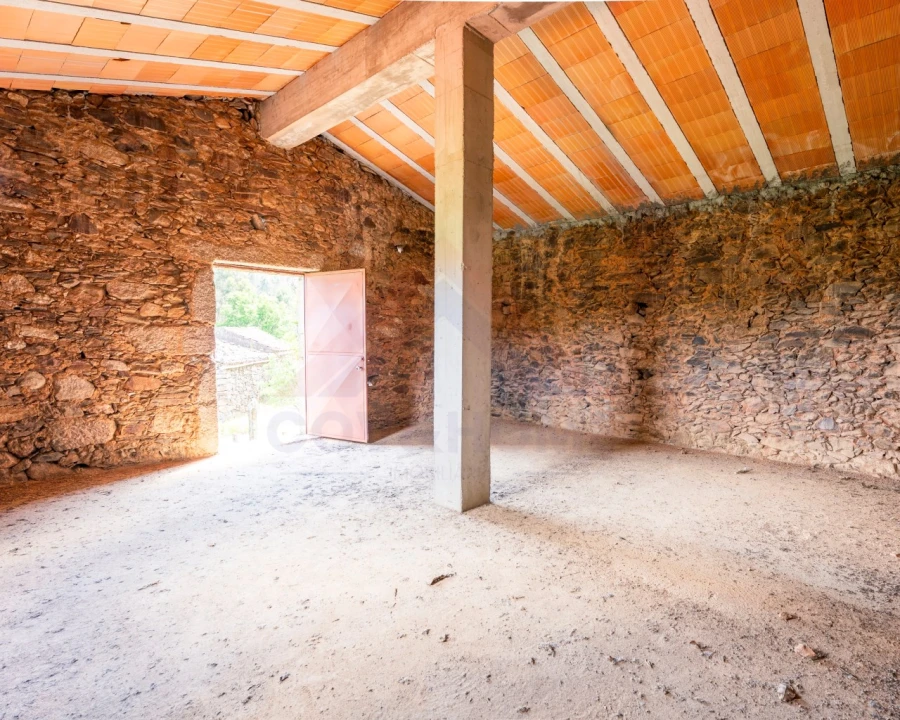 Moradia T2 para Venda em Unhais da Serra Foto 9