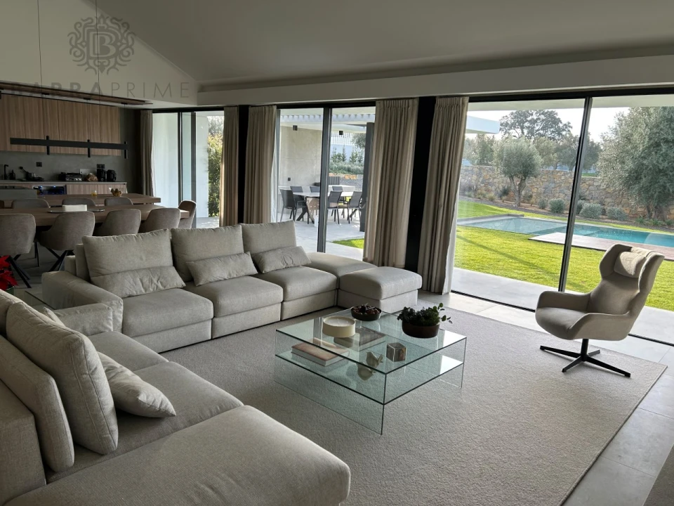 Moradia T6 para Venda em Quarteira Foto 13