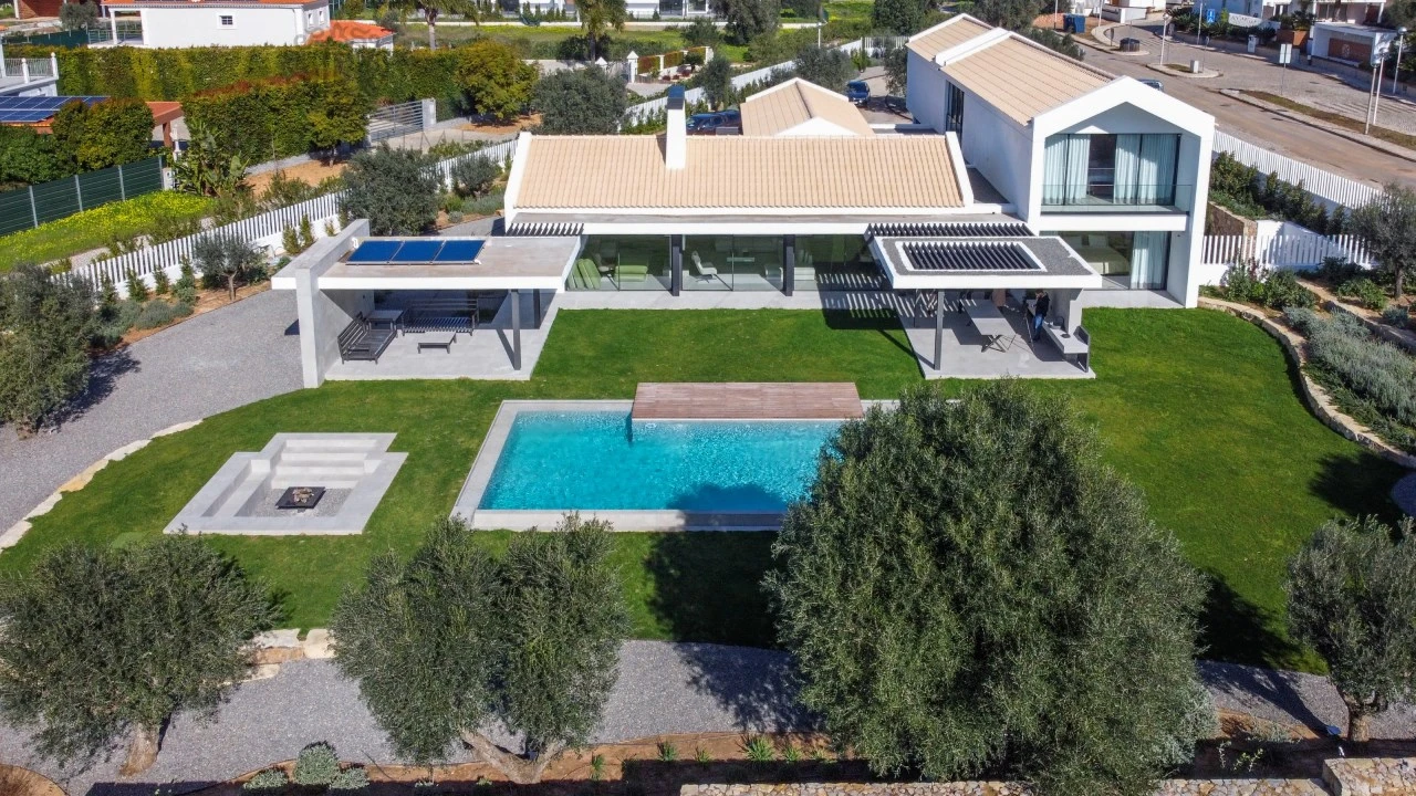 Moradia T6 para Venda em Quarteira Foto 1