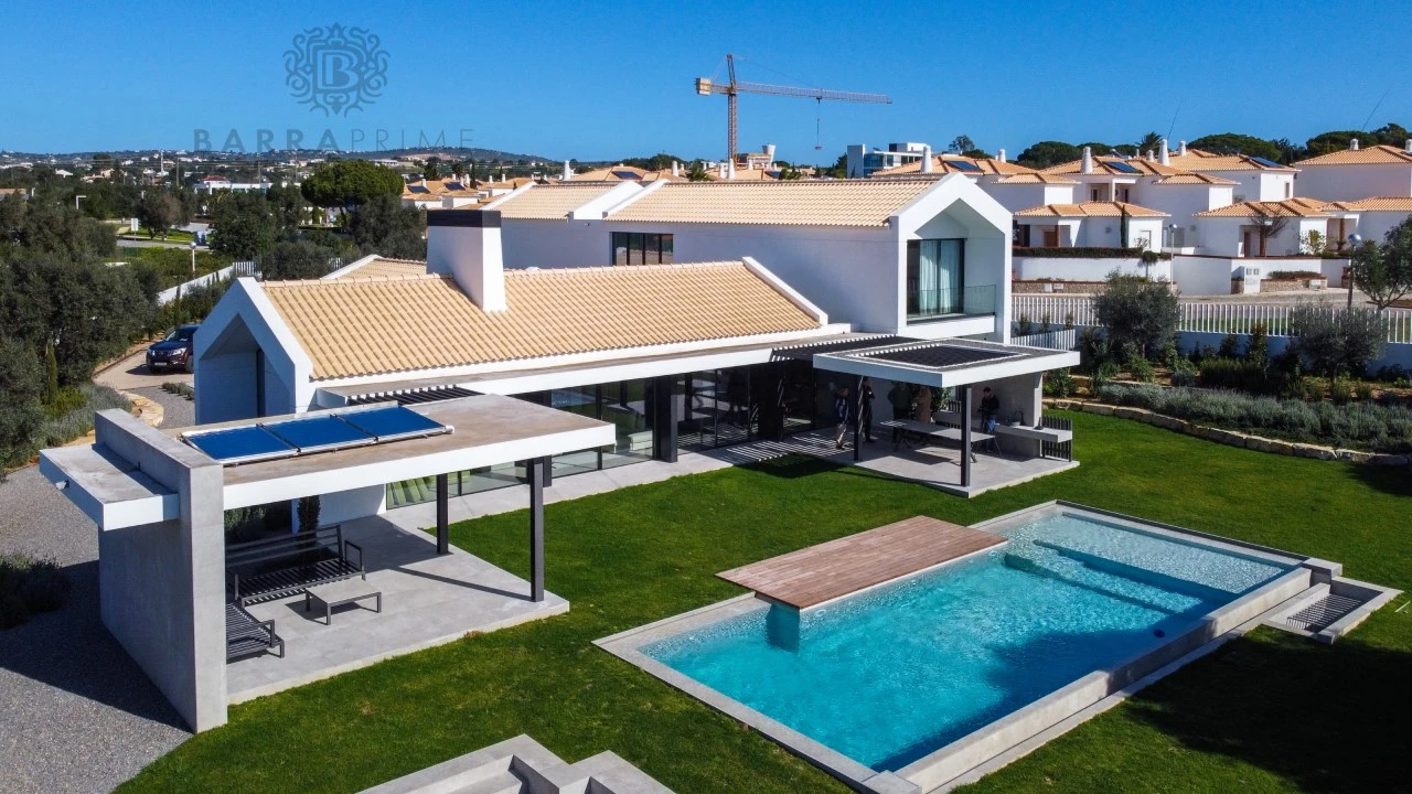 Moradia T6 para Venda em Quarteira Foto 2