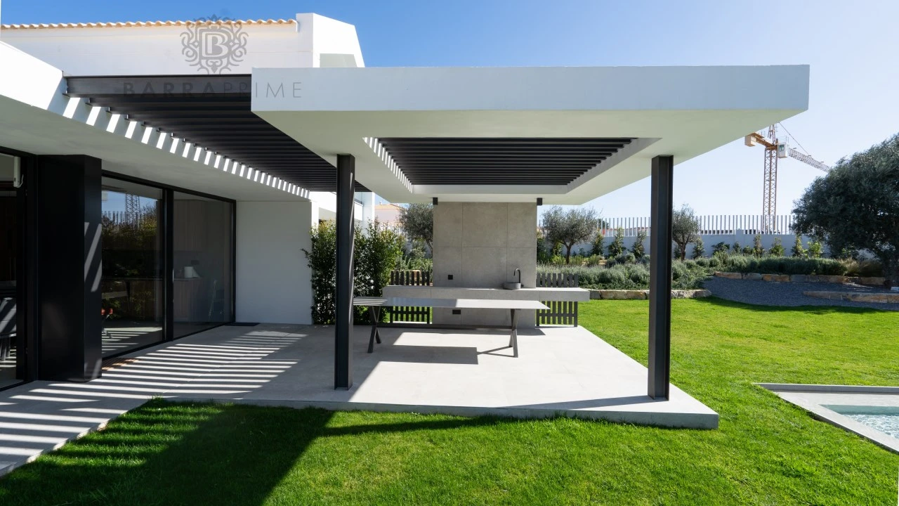 Moradia T6 para Venda em Quarteira Foto 26