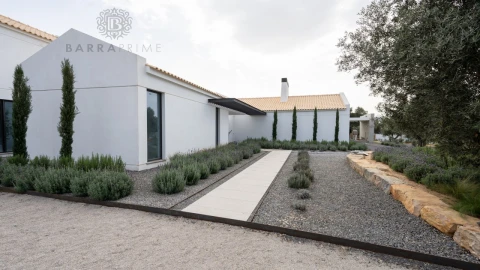 Moradia T6 para Venda em Quarteira