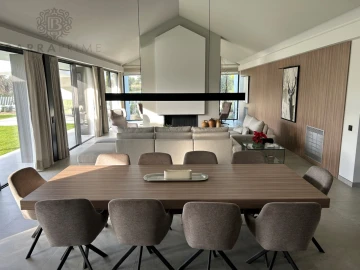 Moradia T6 para Venda em Quarteira