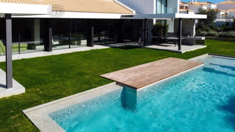 Moradia T6 para Venda em Quarteira