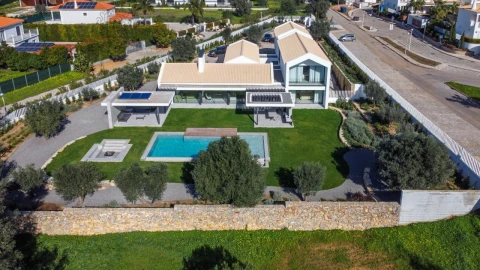 Moradia T6 para Venda em Quarteira