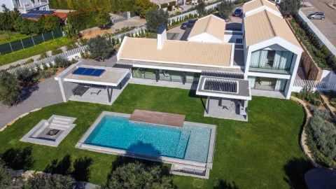 Moradia T6 para Venda em Quarteira