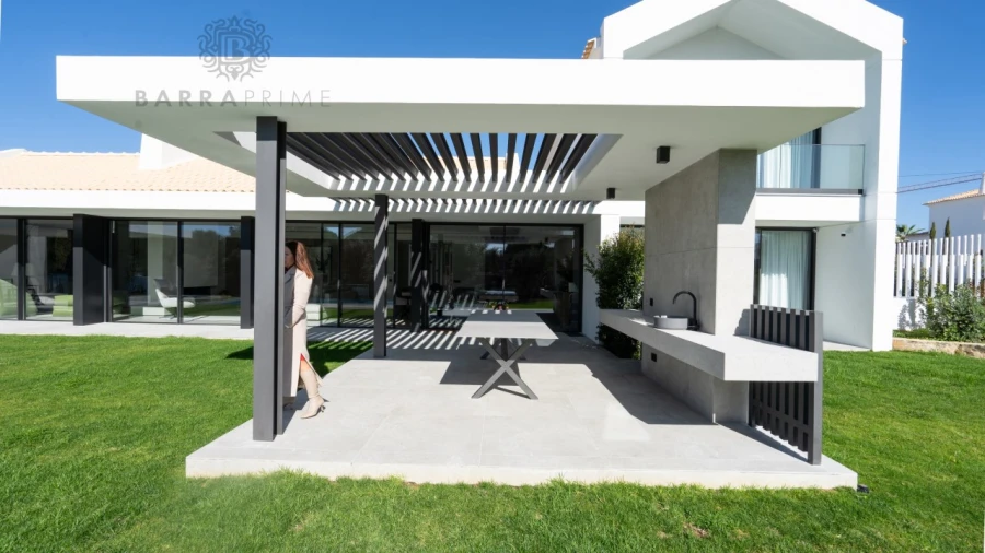 Moradia T6 para Venda em Quarteira Foto 6