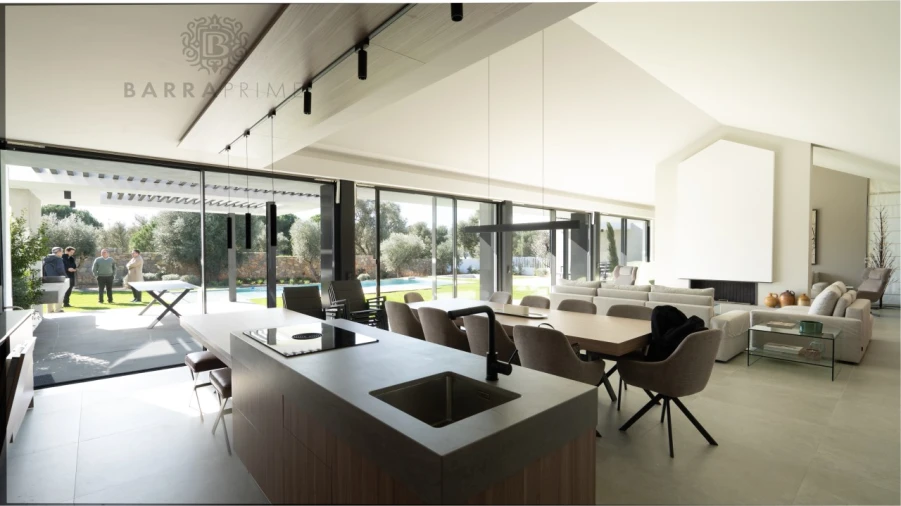 Moradia T6 para Venda em Quarteira Foto 23