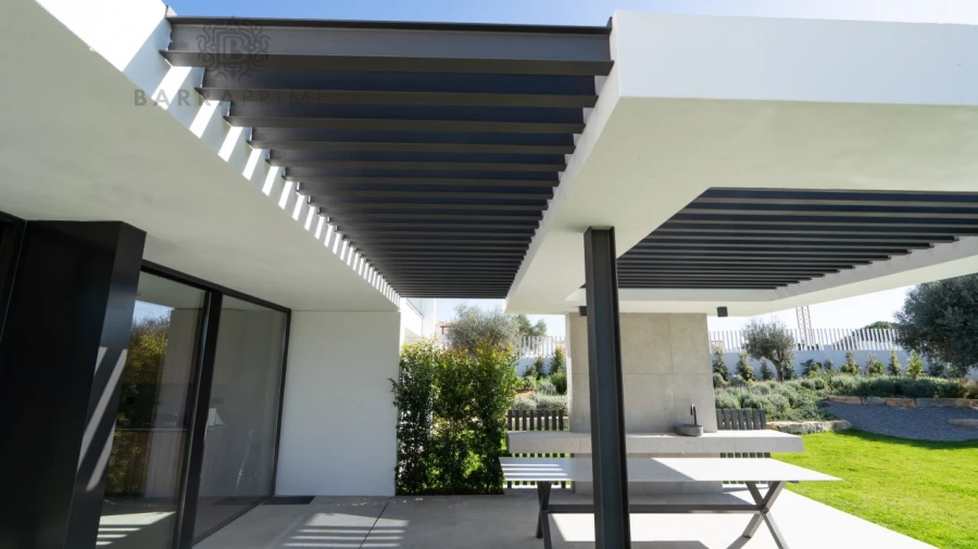 Moradia T6 para Venda em Quarteira Foto 27