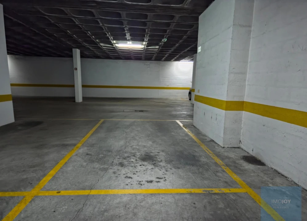 Garagem para Venda em Carcavelos e Parede Foto 1