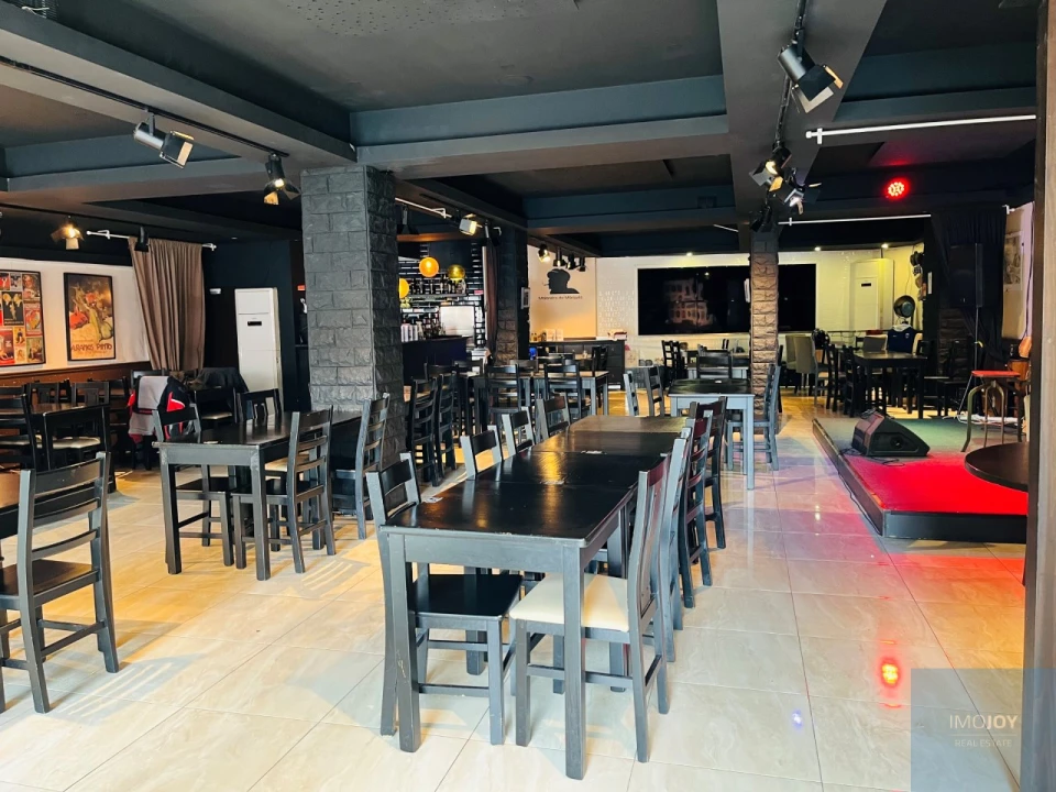 Loja para Arrendamento em Santo António Foto 3