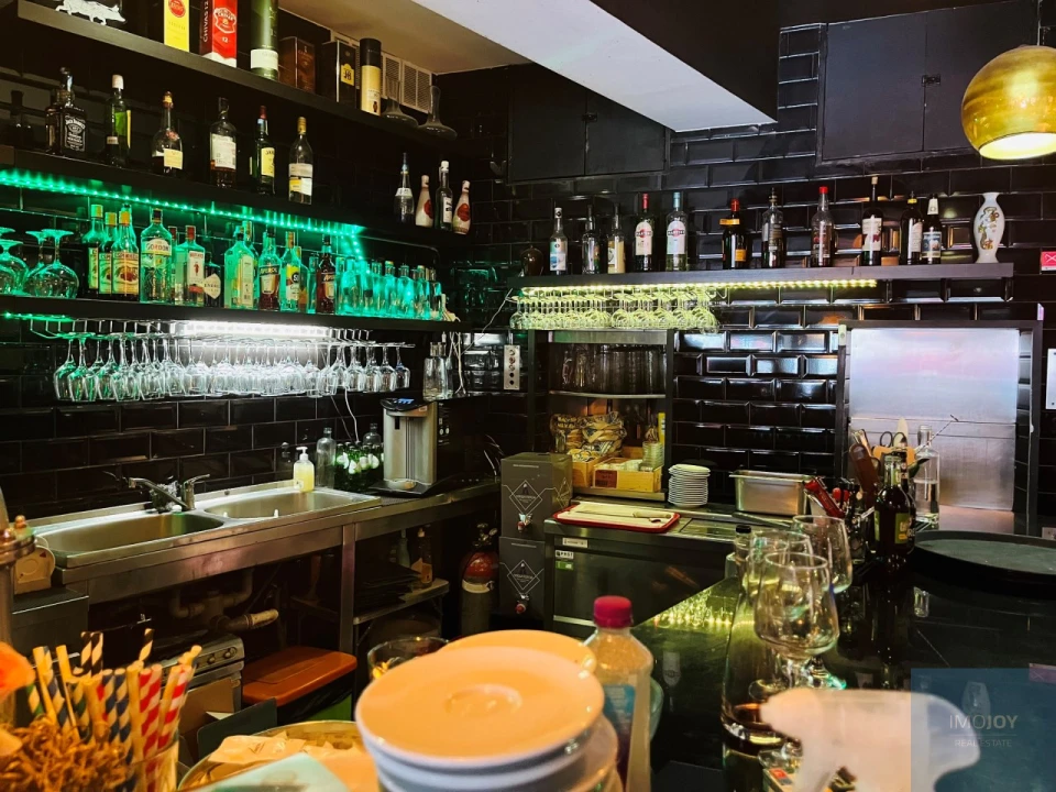 Loja para Arrendamento em Santo António Foto 8