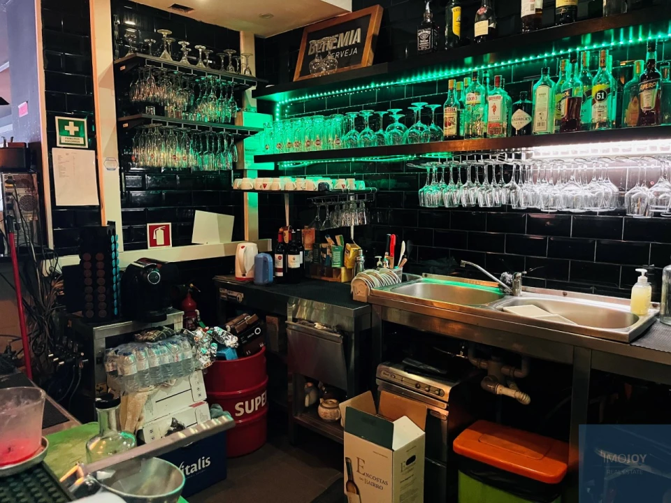 Loja para Arrendamento em Santo António Foto 10