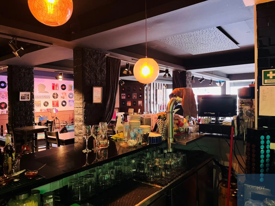 Loja para Arrendamento em Santo António Foto 11