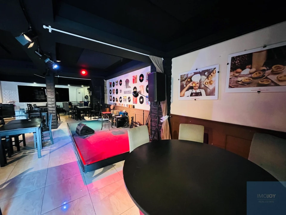 Loja para Arrendamento em Santo António Foto 13