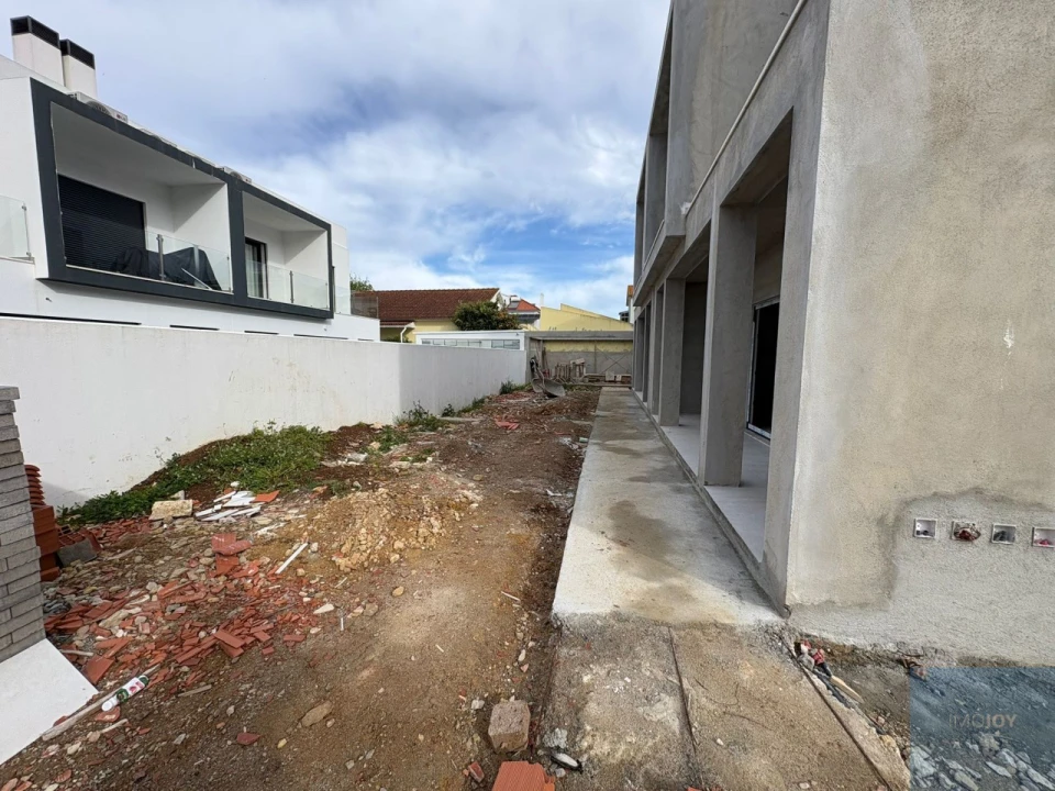 Moradia T3 para Venda em São Domingos de Rana Foto 22