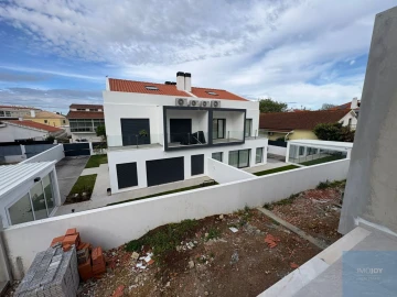 Moradia T3 para Venda em São Domingos de Rana