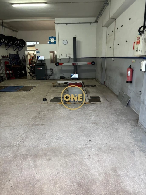 Armazém para Trespasse em Custóias, Leça do Balio e Guifões