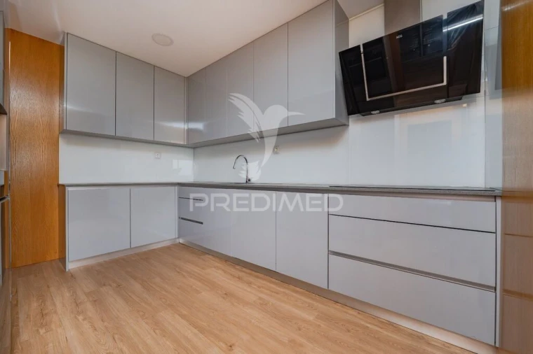 Apartamento T3 para Venda em Braga (Maximinos, Sé e Cividade) Foto 3