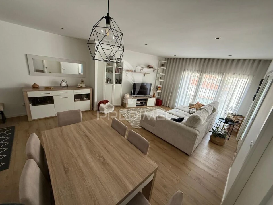 Apartamento T3 para Venda em Parceiros e Azoia Foto 1