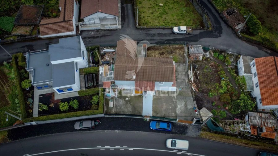 Moradia T2 para Venda em Lajes do Pico Foto 2