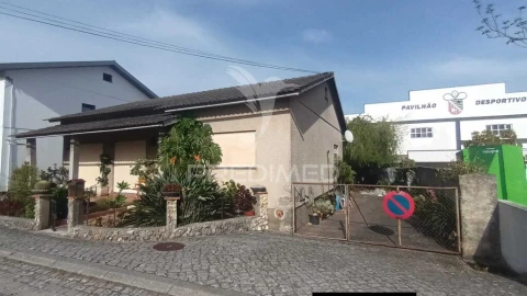 Moradia T4 para Venda em Batalha