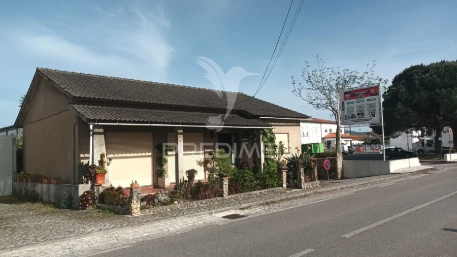 Moradia T4 para Venda em Batalha Foto 2