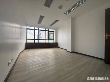 Escritório para Arrendamento em Ponta Delgada (São Sebastião)