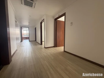 Escritório para Arrendamento em Ponta Delgada (São Sebastião)