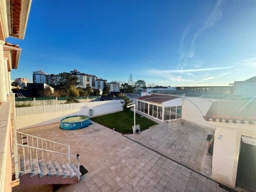 Moradia T4 para Venda em Rio de Mouro