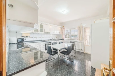 Moradia T4 para Venda em Rio de Mouro