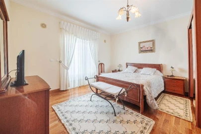 Moradia T4 para Venda em Rio de Mouro