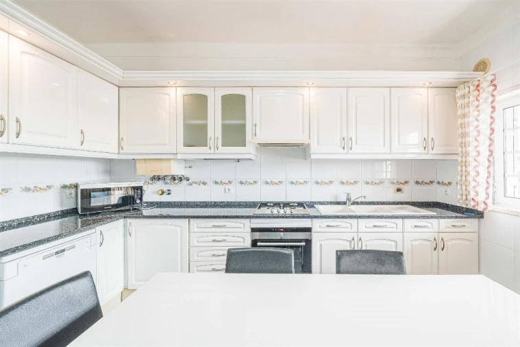 Moradia T4 para Venda em Rio de Mouro Foto 3