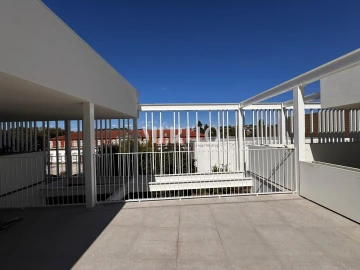 Apartamento T1 para Venda em Urgezes