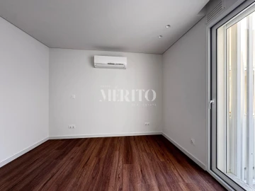 Apartamento T1 para Venda em Urgezes