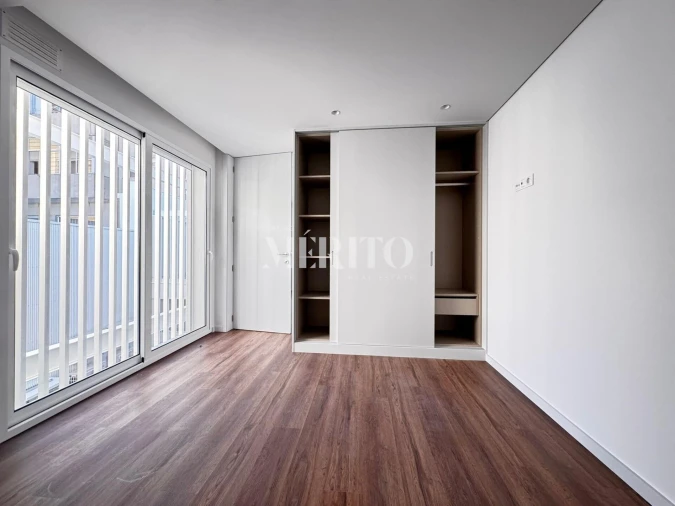 Apartamento T1 para Venda em Urgezes Foto 4